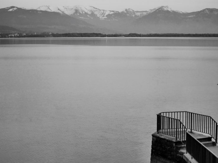 Bodensee in Lindau mit Bergen