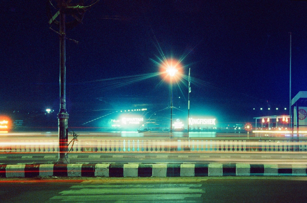 Casinos in Goa mit Tungsten Film - Blick über Straße